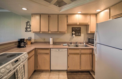 Lake Havasu City Condo | Lake Havasu Getaway w/Golf Course & Lake Views!