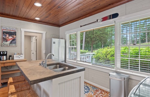 Langston Cabin | Lake House on the Water!