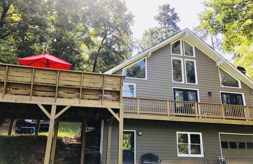 Monticello House | Lake house with large waterfront!
