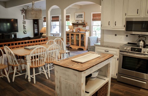 Gainesville House | Lake Lanier Getaway - North GA Mtns - Book Now & Enjoy All Holiday Events Nearby