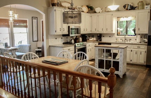 Gainesville House | Lake Lanier Getaway - North GA Mtns - Book Now & Enjoy All Holiday Events Nearby