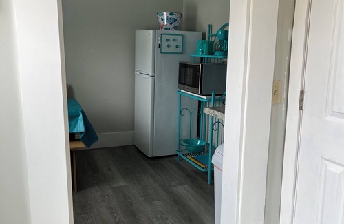 Geneva-on-the-Lake Apartment | Lake Life 1BD at heart of GOTL. Bright & Airy and right off the strip.