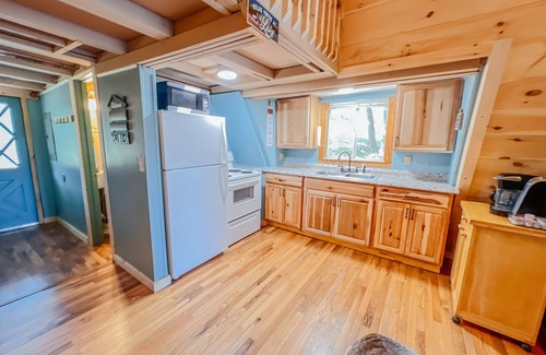 Rockbridge Cabin | Lake Life A-Frame + Barefoot Bungalow (Hocking Hills Area)
