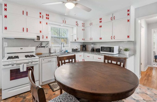 Acworth Apartment | Lake Life B - 2 Bdrm Sleeps 4 | 5 Min Walk to Beach & Dwntwn Acworth | 10 Min to Lake Point Sports