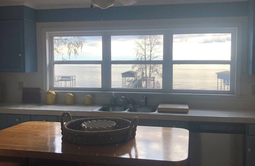 Summerton House | Lake life paradise! Spacious 5 bedroom lakefront with new covered dock