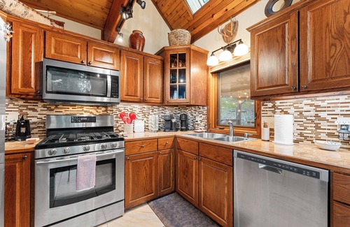 Branson House | Lake Lodge 4-bedroom private setting