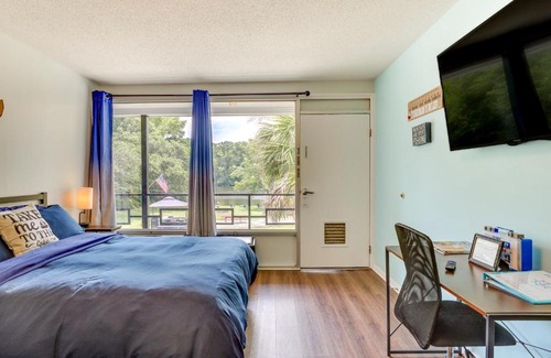 Eutawville Apartment | Lake Marion Gem Communal Outdoor Space with Views!