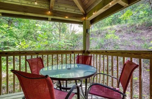 Sevierville House | Lake Mountain Cabin Wpool, Game Room, Hot Tub