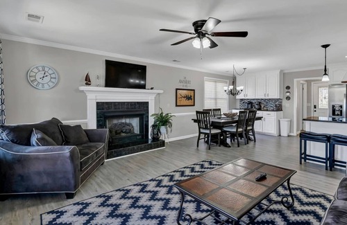 Chapin House | Lake Murray Group Getaway | Sleeps 14 | Kayaks