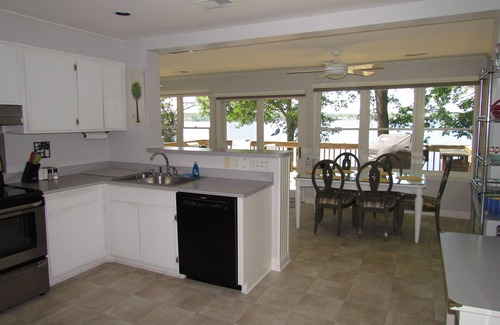 Lake Murray of Richland Cottage | Lake Murray Island Cottage In Fantastic Location. Private Boat Ramp.