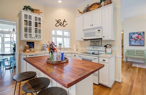 Prosperity House | Lake Murray waterfront | 4BR | Dock | Serene