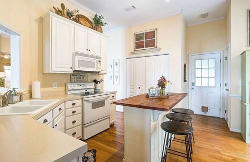 Prosperity House | Lake Murray waterfront | 4BR | Dock | Serene