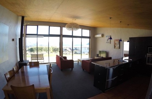 Wanaka House | Lake views on Mataraki