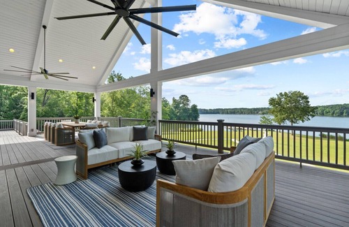 Buckhead House | Lake Oconee Pool Table 7 King Suites Kayaks SUPs