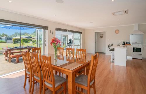 Cooks Beach House | Lake on Scott - Cooks Beach Holiday Home