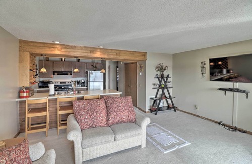 Lake Ozark Condo | Lake Ozark Condo w/Pool & Fishing Docks!