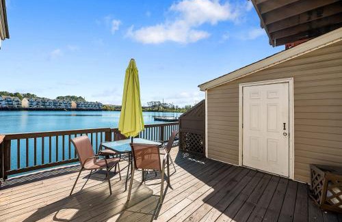 North Charleston House | Lake Palmetto Hidden Gem