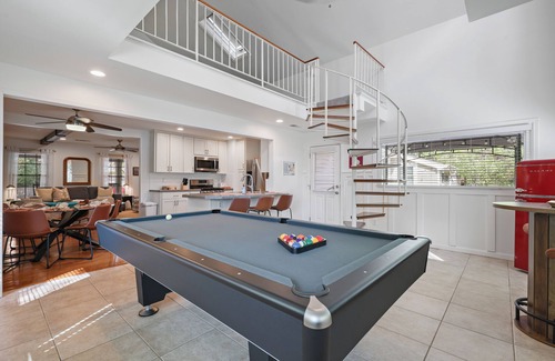 Acworth House | Lake Point Cottage at Acworth Beach