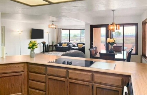 Page House | Lake Powell 4 BR, Hot Tub, on Golf Course, Views!nnn