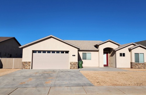 Page House | Lake Powell, Antelope Canyon, Horshoe Bend Retreat 10min to lake