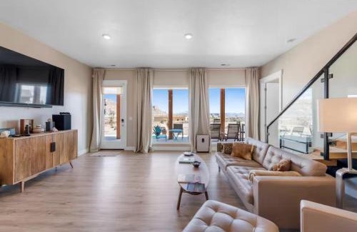 Big Water Villa | Lake Powell Sunrise Villa by Antelope Canyon with firepit and scenic views