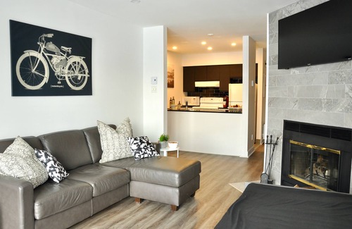 Magog Condo | Lake Side Condo Magog With Pool