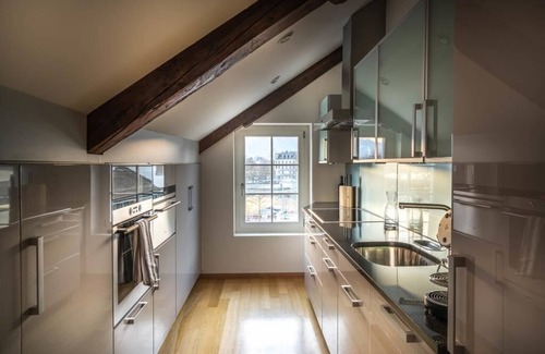 Old Town Apartment | Lake Side Location Bellevue