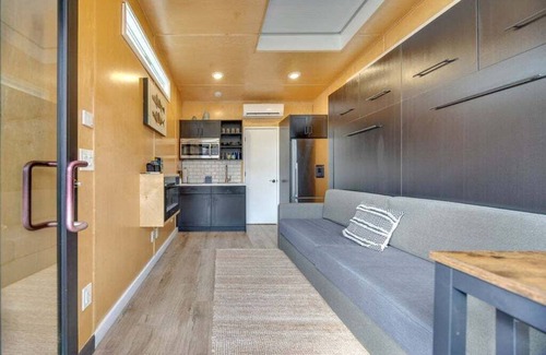 Madras House | Lake Simtustus Resort Crown Point Tiny Home #13 - Hot Tub