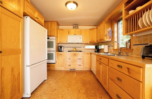 Grand Marais Cabin | Lake Superior Views, Outdoor Pizza Oven, Big Deck, Spacious, Patio Dome