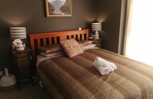Waipahihi House | Lake Taupo Holiday Home