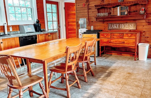 Pine River Pond House | LAKE THERAPY-💦Hot Tub🌅Views🔥Firepit 🏔️ Hiking,Snowmobile Trails ❄️ Dog Friendly🐾