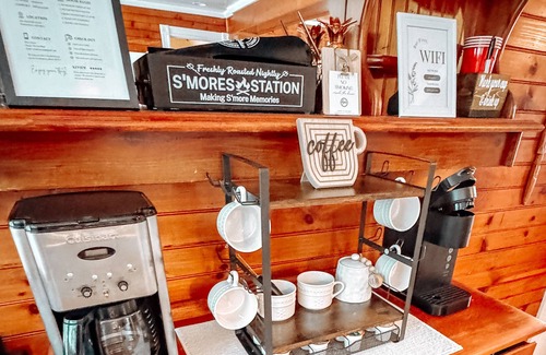 Pine River Pond House | LAKE THERAPY-💦Hot Tub🌅Views🔥Firepit 🏔️ Hiking,Snowmobile Trails ❄️ Dog Friendly🐾