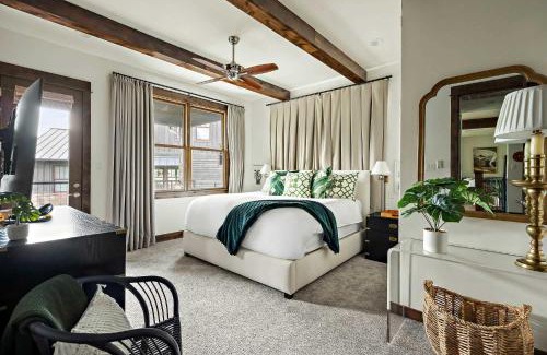 Spicewood Villa | Lake Travis Luxe Villa - 4BR, Pickleball & BBQ