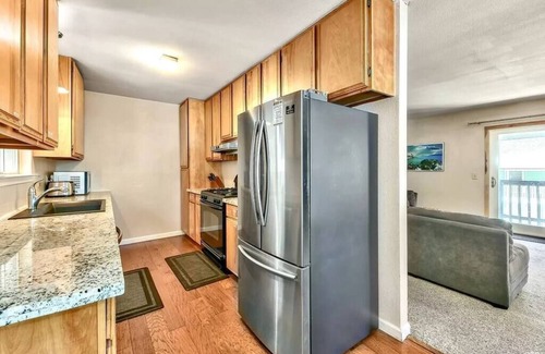 Al Tahoe House | Lake View 4 bdr family home w/hottub