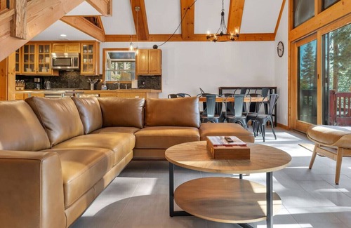 Brockway Apartment | Lake View Cabin Hot-Tub Bunk Room Close to Slopes