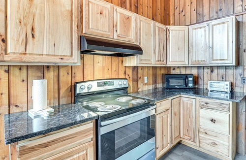 Hadley Cabin | Lake-View Cabin w/Furnished Deck in Hadley!