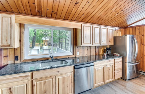 Hadley Cabin | Lake-View Cabin w/Furnished Deck in Hadley!