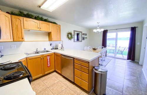 Harbor Village Condo | Lake View Condo 930# 2- great views of Bear Lake