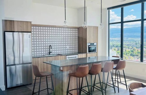 Downtown Kelowna Apartment | Lake View Condo in Kelowna