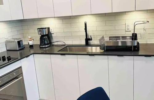Downtown Kelowna Apartment | Lake View Condo in Kelowna