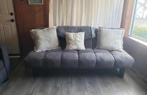 Ashtabula House | Lake View Cottage on Lake Erie