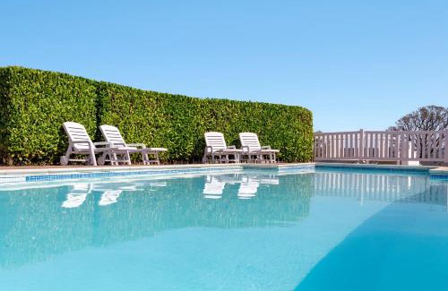 Cheriton Bishop Ski Chalet | Lake View Holiday Home - Fishing Lakes, Heated Outdoor Swimming Pool 500yrds on Sister Park