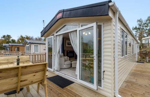 Cheriton Bishop Ski Chalet | Lake View Holiday Home - Fishing Lakes, Heated Outdoor Swimming Pool 500yrds on Sister Park