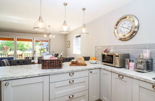 Thorpe On The Hill Cottage | Lake View Lodge