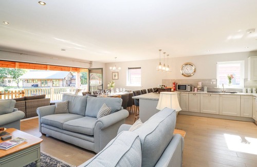 Thorpe On The Hill Cottage | Lake View Lodge