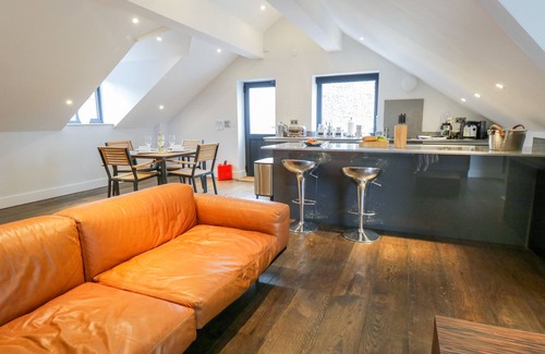 Windermere Cottage | LAKE VIEW, romantic, luxury holiday cottage in Bowness-On-Windermere