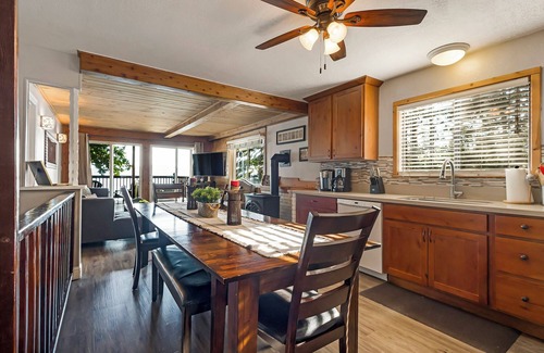 Peninsula Village Cabin | Lake Views at Lake Almanor 11: Lakeside Resort