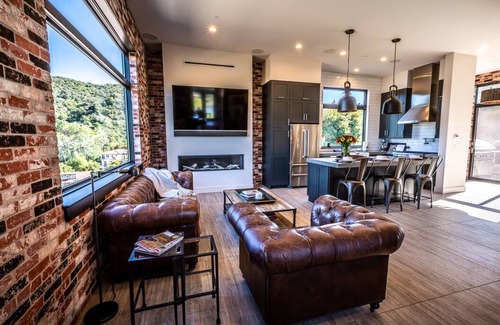 Thousand Oaks House | Lake Views & Luxury Loft Living @ Lake Sherwood