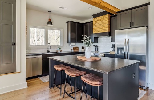 Smithville House | Lake Views Modern Center Hill Home w/Lake Trail