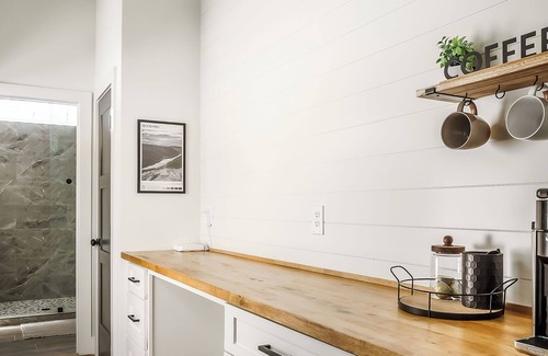 Smithville House | Lake Views Modern Center Hill Home w/Lake Trail